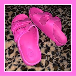 Adorable pink rubber slides 💕